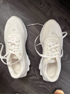 ALO Yoga Women's Cream Knit Lace-Up Athletic Sneakers
